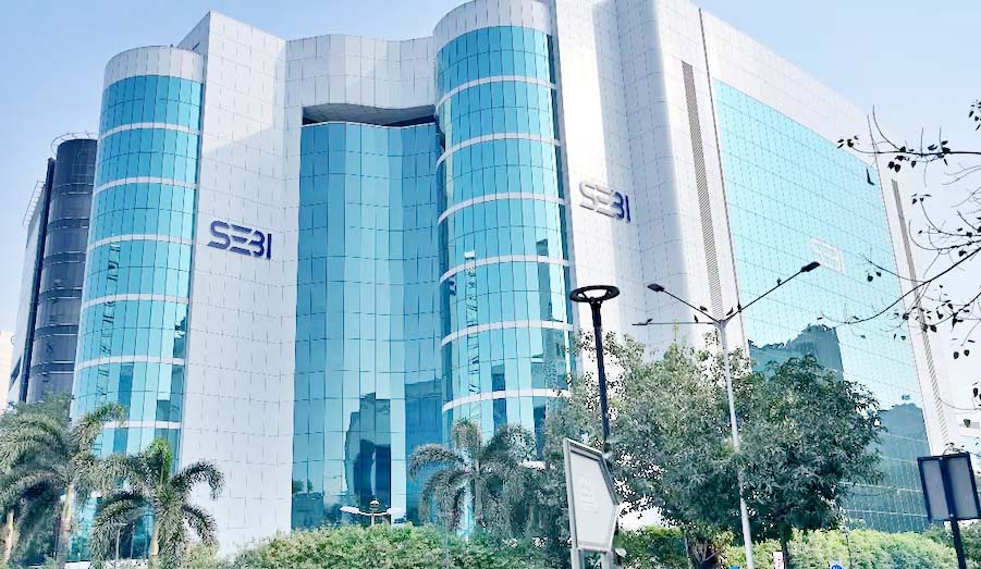 मैक्स हाइट्स शेयर घोटाले में निदेशक समेत छह पर जुर्माना