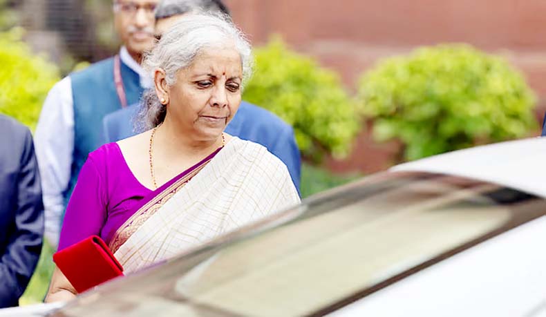 जीएसटी बचत उत्सव : वित्त मंत्री निर्मला सीतारमण ने स्टेशनरी बाजार में लिया फीडबैक