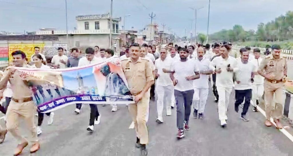 लखनऊ के पारा में “रन फॉर यूनिटी” में दौड़ी खाकी — एकता और देशभक्ति का संदेश